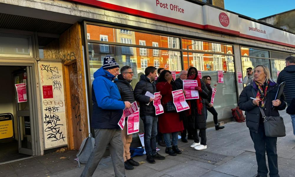 Battersea and Wandsworth Trades Union Council supporting CWU members outside Clapham Common Post Office.